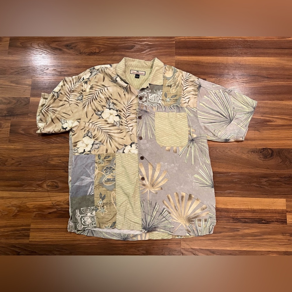 Tommy Bahama 100% Silk large !! Perfect